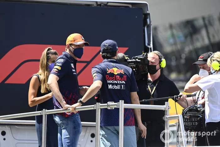 Max Verstappen, Red Bull Racing, Sergio Pérez, Red Bull Racing, en el desfile de pilotos