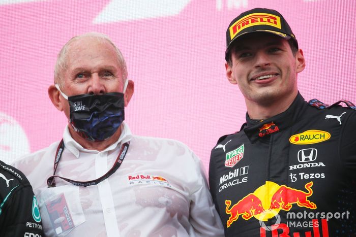 Podio: Helmut Marko, Consultor de Red Bull Racing, ganador de la carrera Max Verstappen