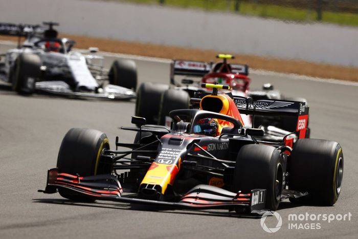 Alex Albon, Red Bull Racing RB16, Antonio Giovinazzi, Alfa Romeo Racing C39 