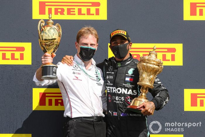 Podio: ganador de la carrera Lewis Hamilton, Mercedes-AMG F1