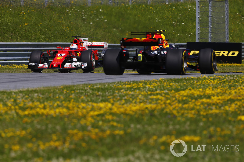 Sebastian Vettel, Ferrari SF70H, spini , Max Verstappen, Red Bull Racing RB13