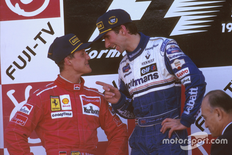 Damon Hill con Michael Schumacher en Suzuka 1996, año en el que logró su primer título