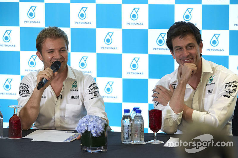 Nico Rosberg, Mercedes AMG F1 met teambaas Toto Wolff