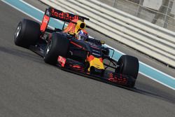 Max Verstappen, Red Bull Racing prueba los nuevos neumáticos Pirelli de 2017