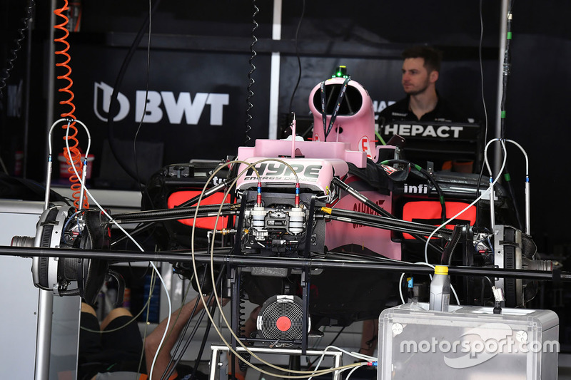 Sahara Force India F1 VJM10 detalle del chasis y frenos delanteros