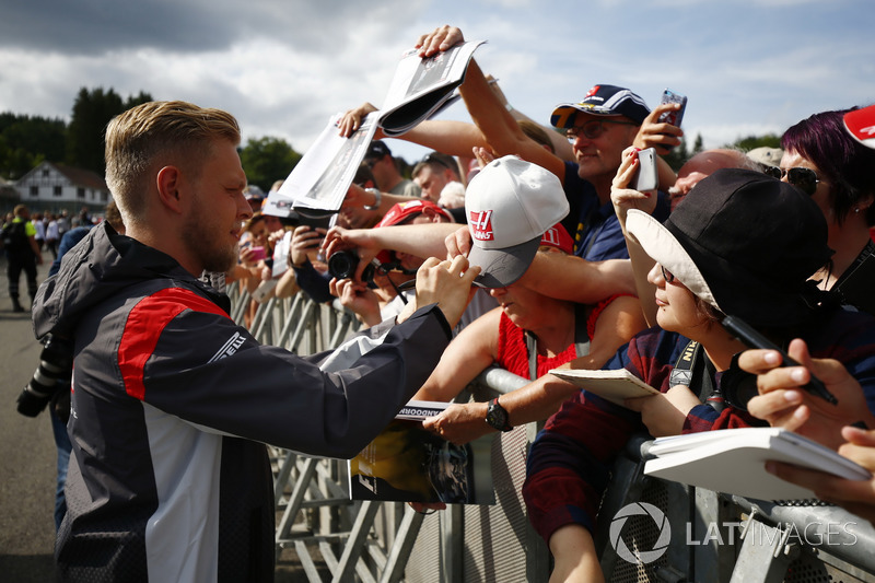 Kevin Magnussen, Haas F1 Team, signs autographs for fans