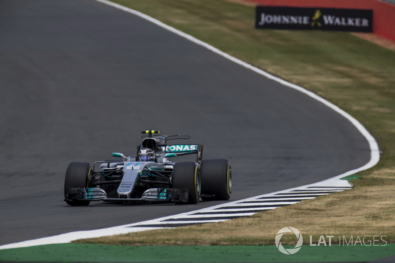 Em Silverstone, foi sua vez de trocar o câmbio e sofrer uma punição. Porém, os acontecimentos incomuns da prova o possibilitaram terminar em segundo na corrida.
