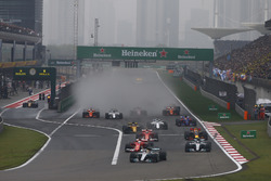 Lewis Hamilton, Mercedes AMG F1 W08, leads Sebastian Vettel, Ferrari SF70H, Valtteri Bottas, Mercedes AMG F1 W08, Kimi Raikkonen, Ferrari SF70H, at the start