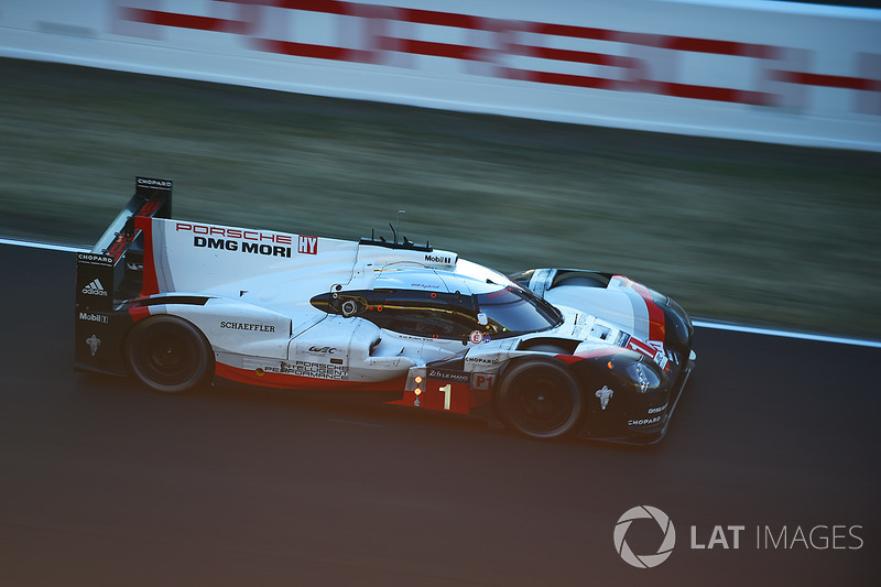 Экипаж Porsche 919 Hybrid в составе Андре Лоттерера, Ника Тэнди и Нила Джани