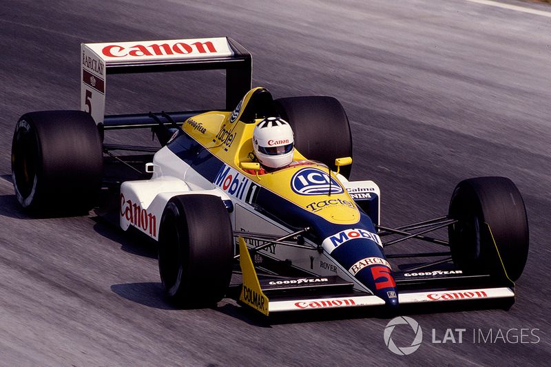 1988: el debutante en la Fórmula 1, Jean-Louis Schlesser choca en Monza con Ayrton Senna, que intenta doblarlo. El brasileo se retira y se pierde la victoria, la única carrera que el equipo perdió ese año.