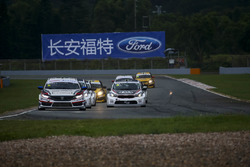 1.6T Race action