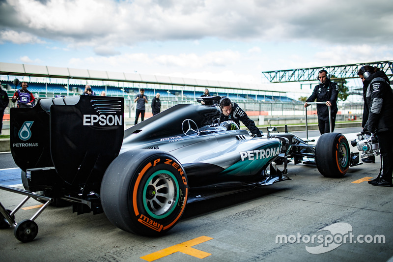 MotoGP-Champion Jorge Lorenzo im Mercedes AMG F1 W05
