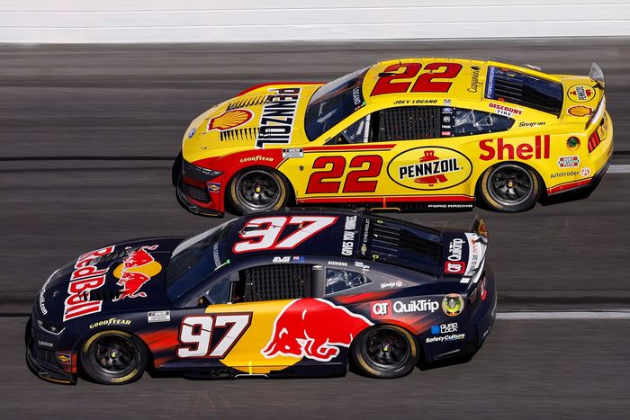 Shane van Gisbergen, Trackhouse Racing, Joey Logano, Team Penske