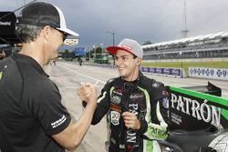 I vincitori del Motul Pole Award #22 Tequila Patron ESM Nissan DPi, P: Pipo Derani, Johannes van Overbeek
