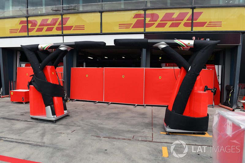 Ferrari garage screens