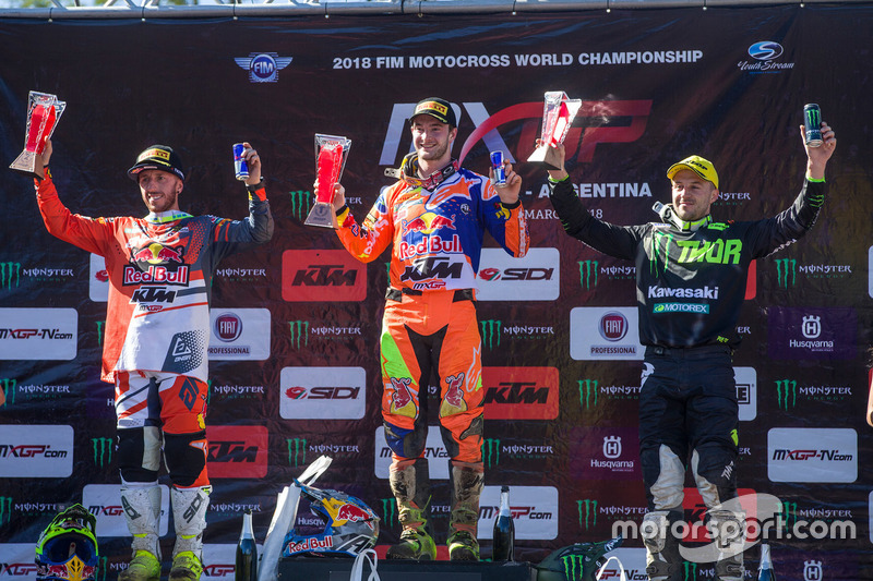 Winnaar Jeffrey Herlings, Red Bull KTM Factory Racing, tweede plaats Tony Cairoli, Red Bull KTM Factory Racing, derde plaats Clement Desalle, Kawasaki MXGP Racing Team