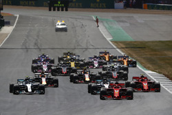 Себастьян Феттель, Ferrari SF71H, лідирує на старті