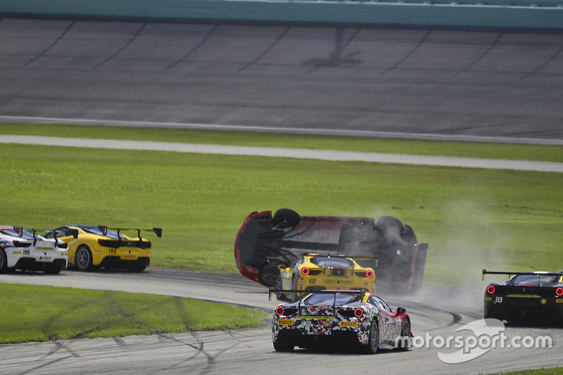 Unfall: #124 Ferrari of Long Island Ferrari 488 Challenge: Jerome Jacalone