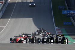 Partenza, Callum Ilott, Prema Powerteam, Dallara F317 - Mercedes-Benz leads