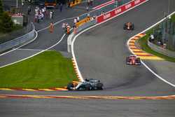 Valtteri Bottas, Mercedes AMG F1 W08, Kimi Raikkonen, Ferrari SF70H, Max Verstappen, Red Bull Racing RB13