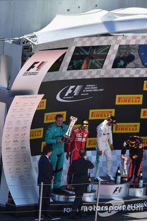 Podio: ganador de la carrera Lewis Hamilton, Mercedes AMG F1; segundo lugar Sebastian Vettel, Ferrar