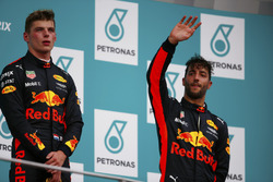 Podium : le vainqueur Max Verstappen, Red Bull Racing, le troisième, Daniel Ricciardo, Red Bull Racing