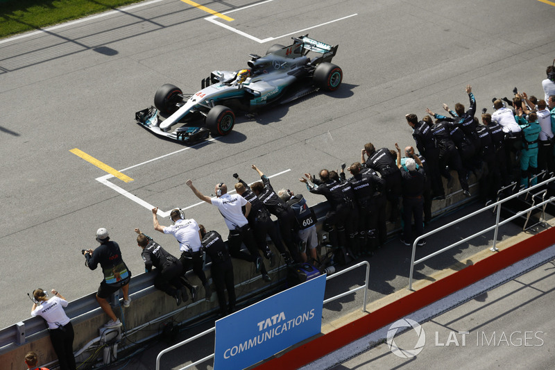 Race winner Lewis Hamilton, Mercedes AMG F1