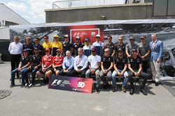 Foto de grupo de pilotos Ross Brawn, Formula One Managing Director de Motorsports, Sean Bratches, Fo