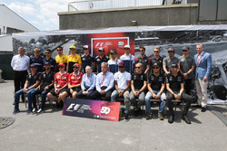 La photo de groupe des pilotes avec Ross Brawn, directeur de la compétition du Formula One Group, Sean Bratches, directeur des opérations commerciales du Formula One Group, Jean Todt, président de la FIA et Chase Carey, Chief Executive Officer and Executive directeur exécutif du Formula One Group