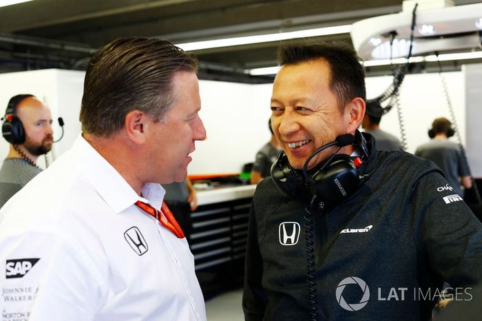 Zak Brown, Executive Director, McLaren Technology Group, talks to Yusuke Hasegawa, Senior Managing Officer, Honda
