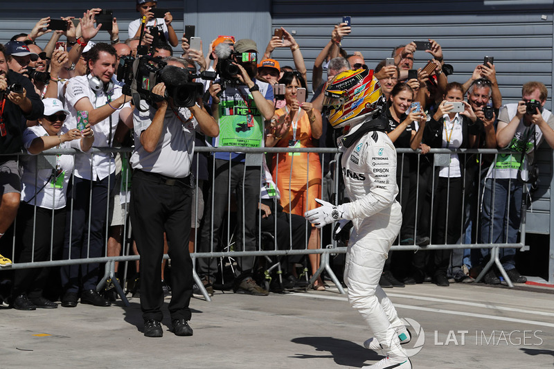 Sieger Lewis Hamilton, Mercedes AMG F1, im Parc Ferme