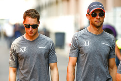 Stoffel Vandoorne, McLaren; Jenson Button, McLaren