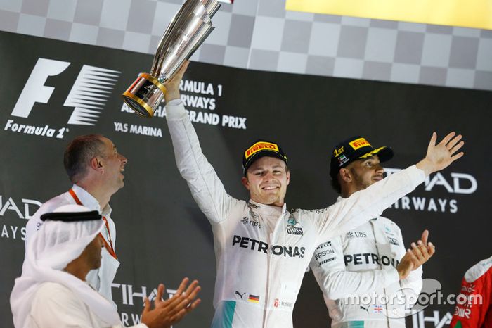 Podio: segundo lugar Nico Rosberg, Mercedes AMG F1