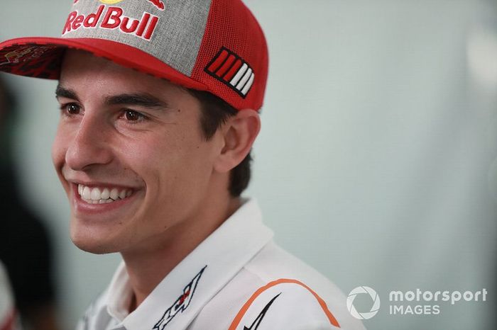 Márquez también se convirtió en el piloto más joven en lograr ocho títulos en las distintas categorías del mundial. Antes que él, el más joven había sido Mike Hailwood, que se llevó el octavo título a la edad de 27 años y 112 días.