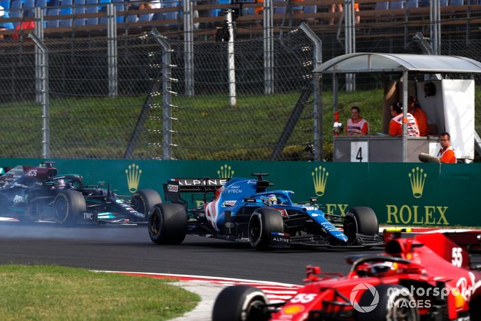 Fernando Alonso, Alpine A521, Lewis Hamilton, Mercedes W12