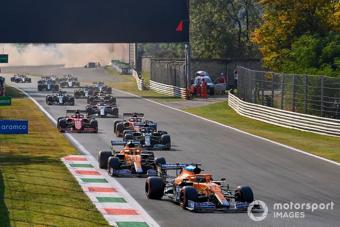 Daniel Ricciardo, McLaren MCL35M, Lando Norris, McLaren MCL35M,  Lewis Hamilton, Mercedes W12