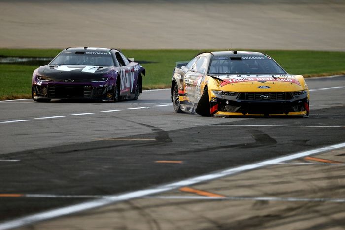 Alex Bowman, Hendrick Motorsports Chevrolet, Noah Gragson, Front Row Motorsports Ford