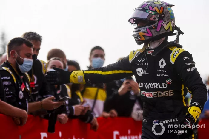 Tercer lugar Daniel Ricciardo, Renault F1 celebra en Parc Ferme 