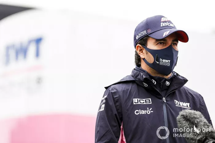 Sergio Perez, Racing Point, habla con los periodistas