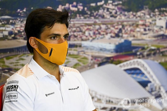 Carlos Sainz Jr., McLaren en la conferencia de prensa