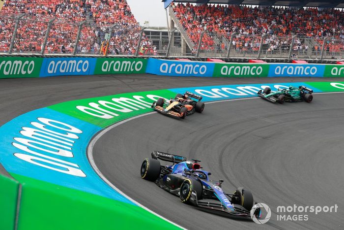 Alex Albon, Williams FW44, Daniel Ricciardo, McLaren MCL36, Sebastian Vettel, Aston Martin AMR22