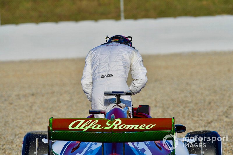Kimi Raikkonen, Alfa Romeo Racing C38, en tête-à-queue