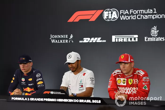 Max Verstappen, Red Bull Racing, Lewis Hamilton, Mercedes AMG F1 y Kimi Raikkonen, Ferrari en la conferencia de prensa