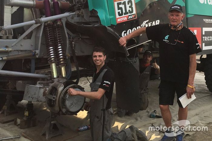 Henk van Leuven, Team De Rooy Iveco Team Manager con miembros del equipo