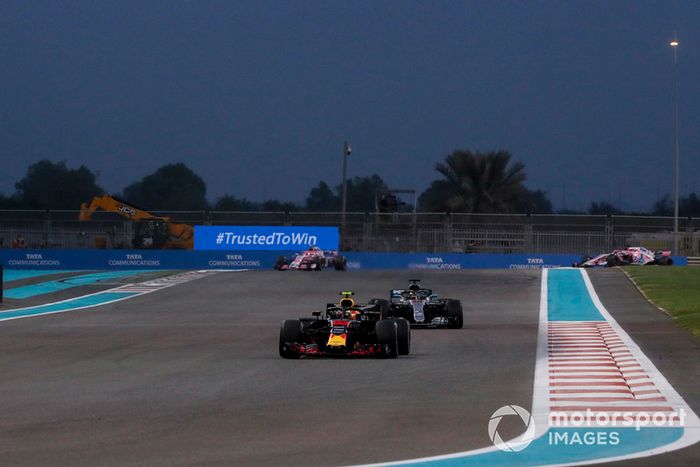 Max Verstappen, Red Bull Racing RB14 y Lewis Hamilton, Mercedes AMG F1 W09 EQ Power+ 