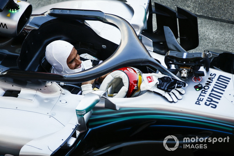 Il vincitore della gara Lewis Hamilton, Mercedes AMG F1, arriva nel parco chiuso