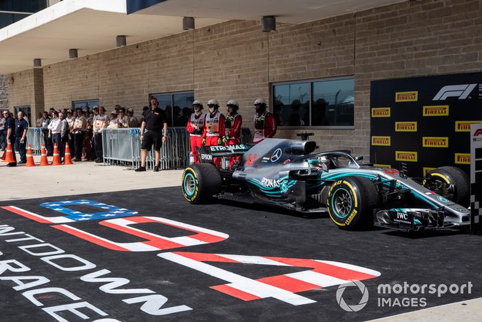 Lewis Hamilton, Mercedes AMG F1 W09 EQ Power+ en parc ferme 