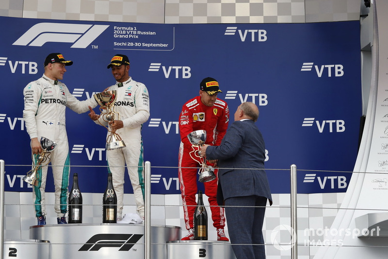 Podyum: 3. Sebastian Vettel, Ferrari ve Viktor Kiryanov, Rusya Otomobil Spoerları Federayonu başkanı