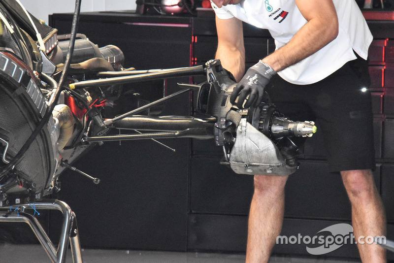Mercedes-AMG F1 W09 rear suspension detail