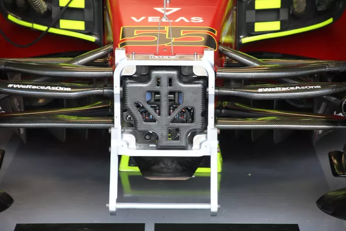 Detalle de la suspensión delantera del Ferrari F1-75